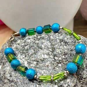Blue green silver tone beaded costume bracelet 
Excellent condition